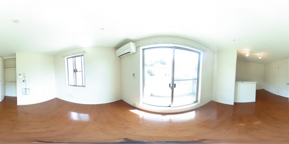 ���r���O